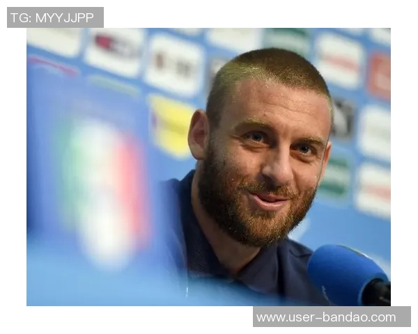 罗马球迷看台致敬德罗西表达友好情谊永不敌对